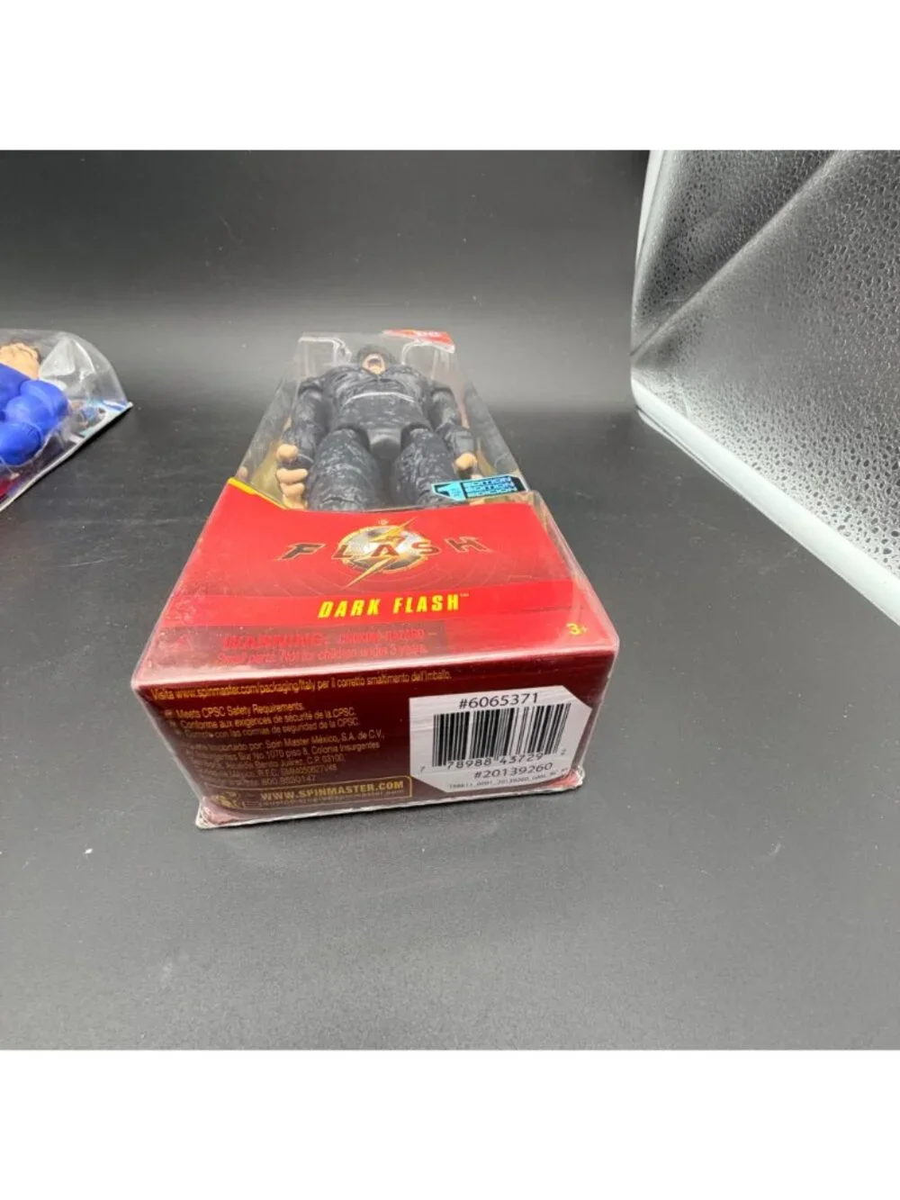 DC Superman & Dark Flash Action Figures 12